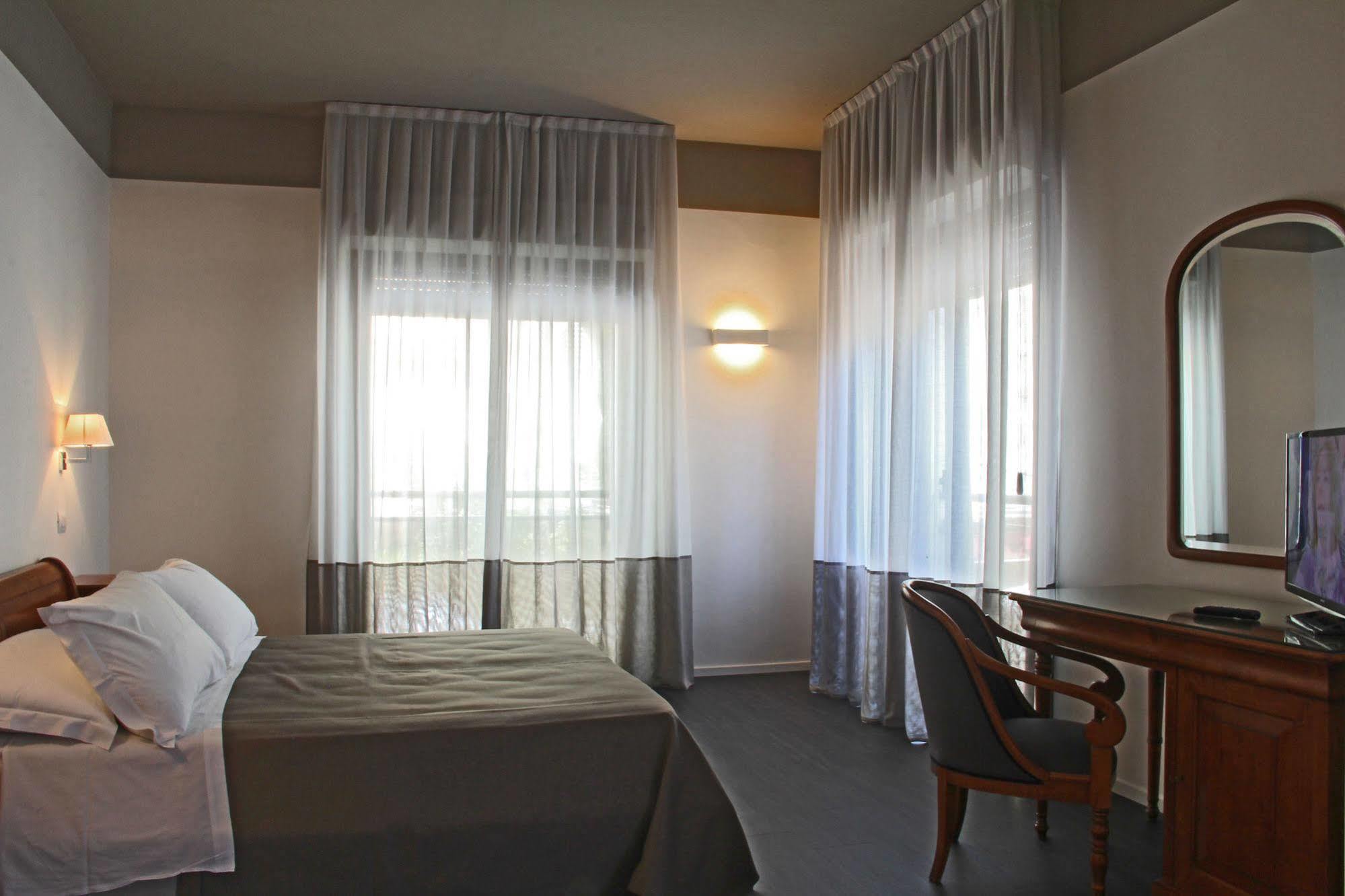 קאטוליקה Hotel Cristallo מראה חיצוני תמונה